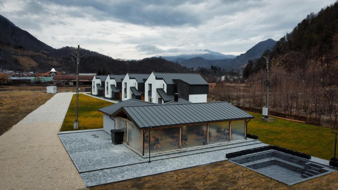 Complex Lunlo Village Brezoi Exterior photo